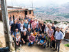 Team von Beethoven Moves in einem Viertel von Medellín
