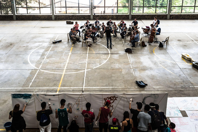 Beethoven Orchester in der Turnhalle der Ciudad Don Bosco in Medellín
